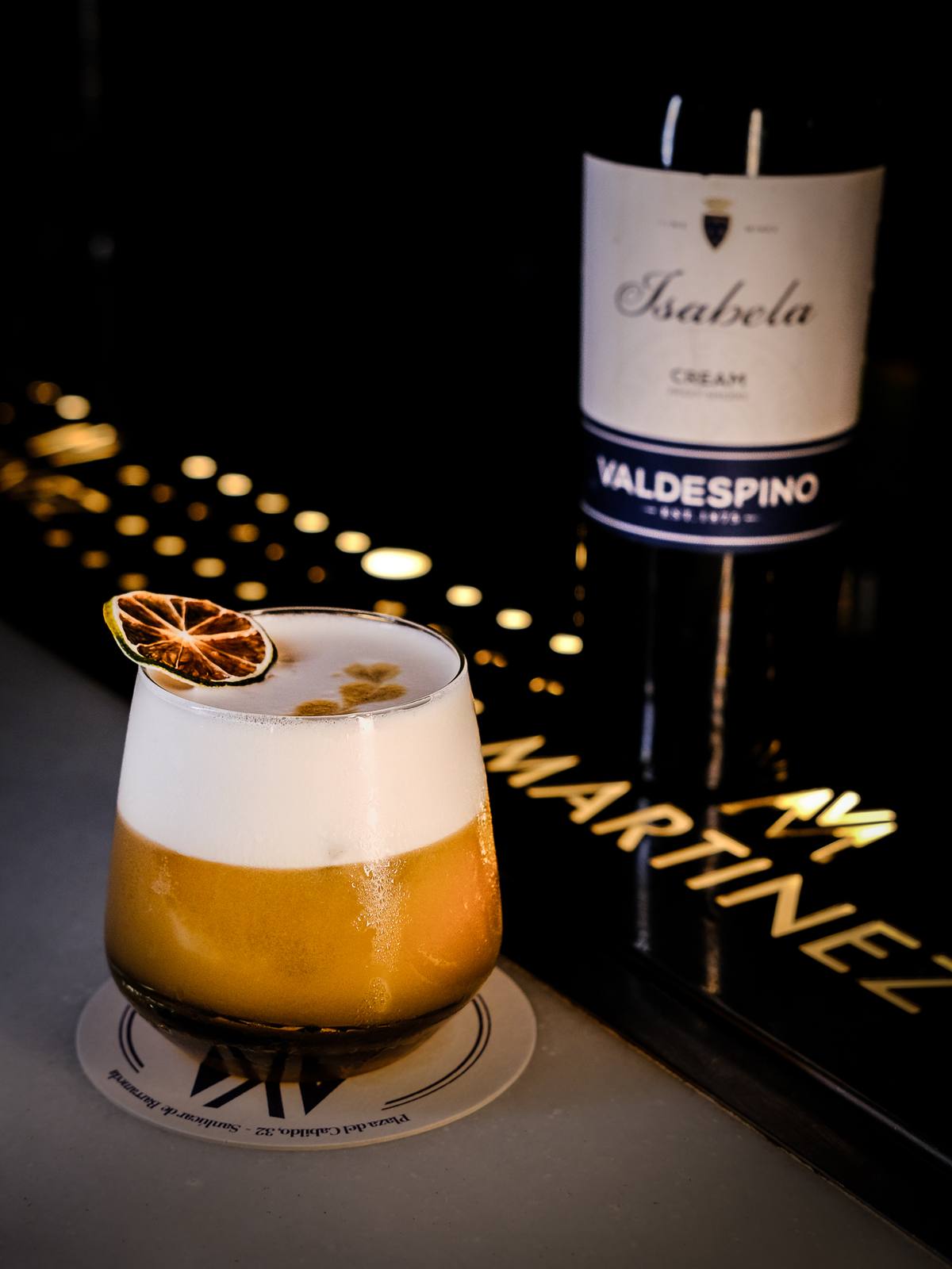 Cóctel con Cream Isabela de Valdespino sobre la barra